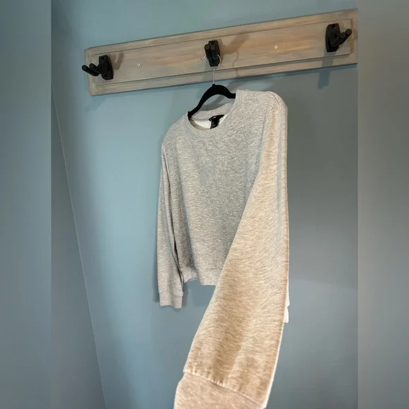H&M Textured Crewneck Sweatshirt in Heather Grey - Picture 7 of 9